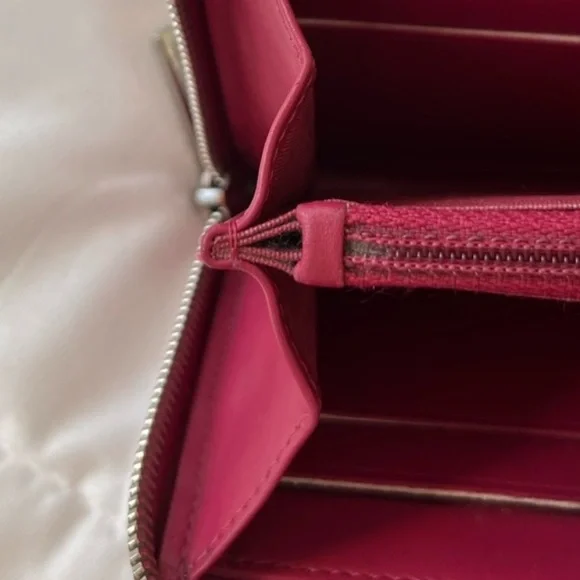 Authentic Chanel zippy wallet - Picture 13 of 13